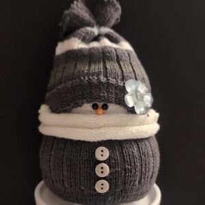 Hunter Green/Gray Knit Snowman Decor